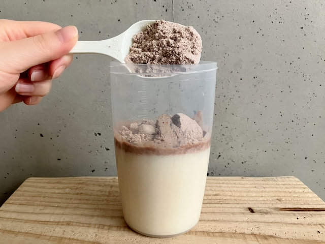 プロテインって飲んだら太るの？ | 板橋区成増のパーソナルジムならHELPFit / 週1回で結果を出すジム